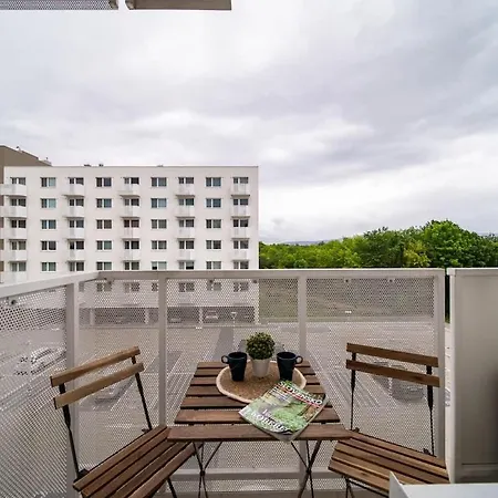 Near Bts Airport Διαμέρισμα